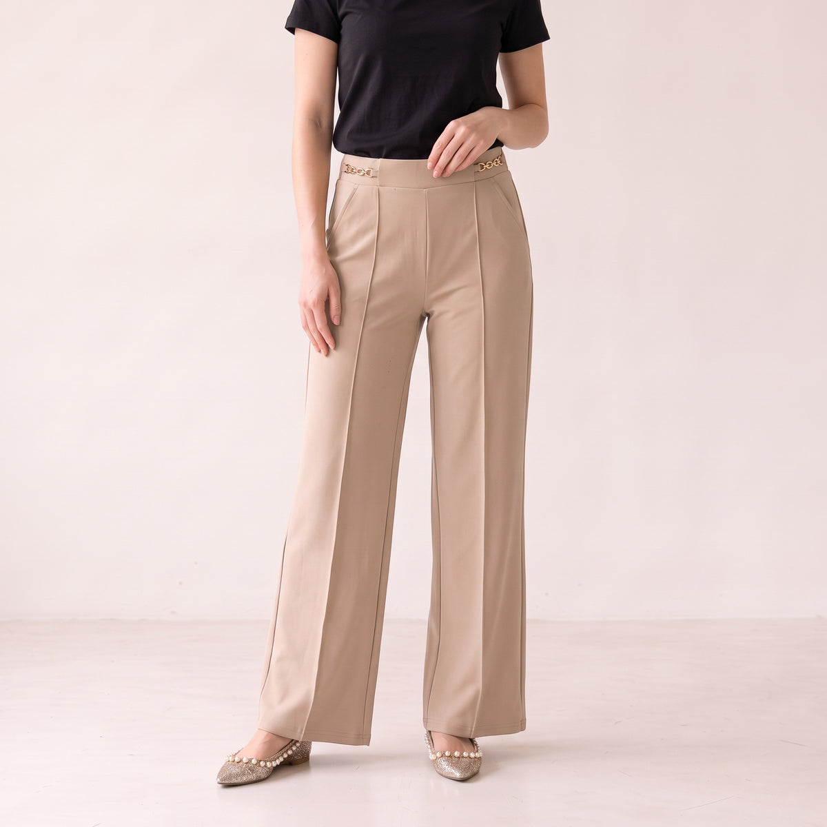 Women's Beige & Blue Tailored Buckle Pants - Relaxed Fit