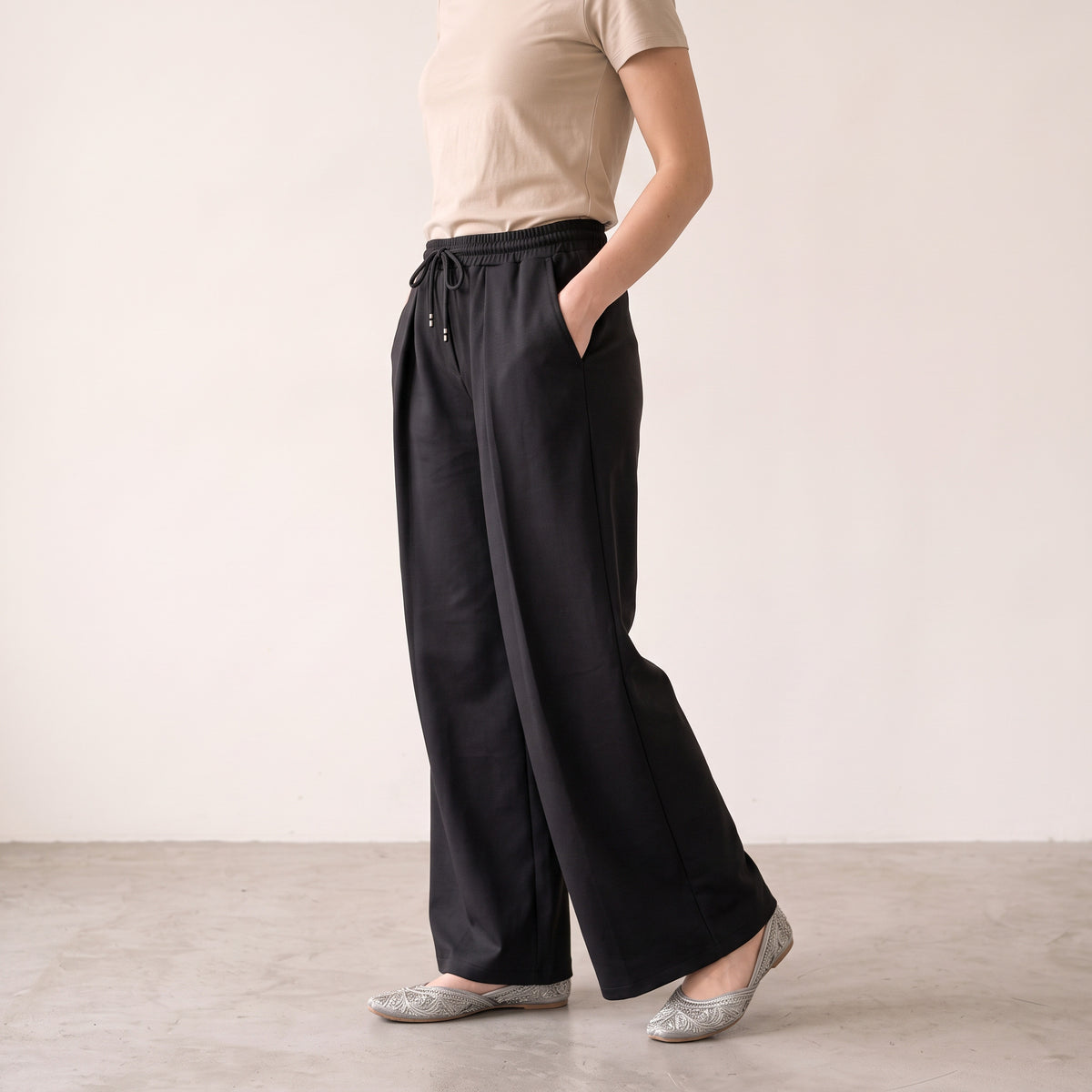 Women's Wide Leg Trousers with Adjustable Drawstring & Pleated Front